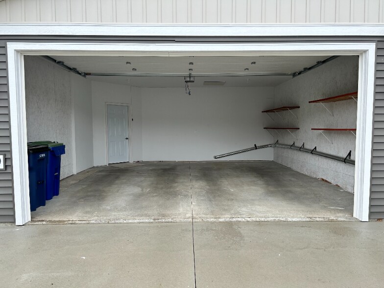 Building Photo - 3712 Doolittle Dr