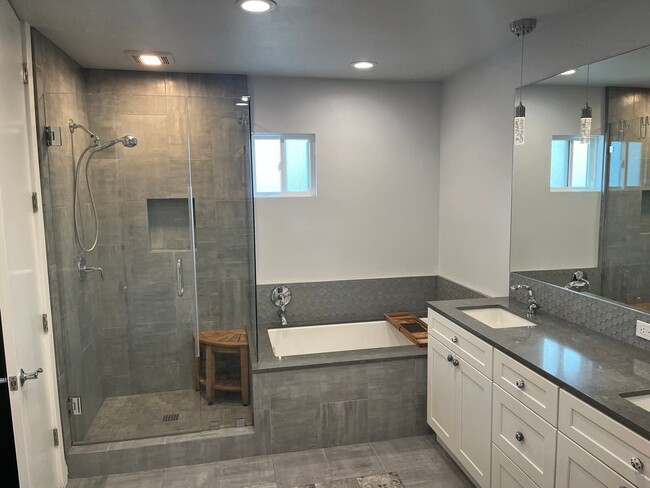 Building Photo - 4bd/2ba Single Story Home In Hennie Hills ...