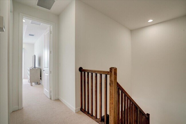 Building Photo - 1451 Pioneer Way
