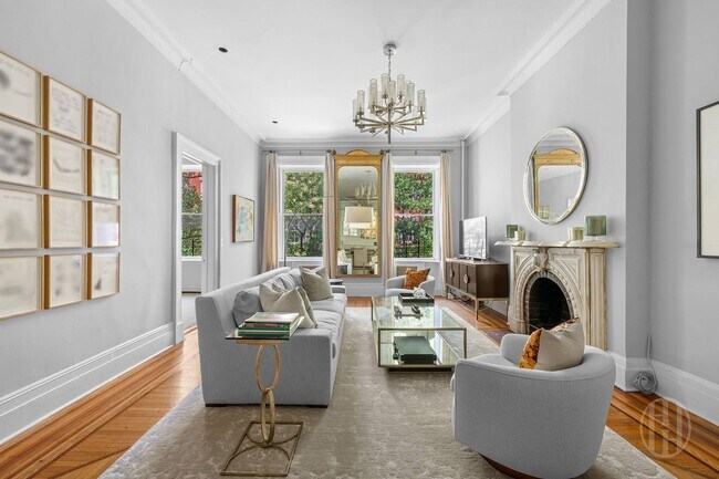 Building Photo - 24 E 11th St