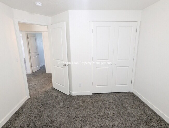 Building Photo - Spacious 3-Bed, 2-Bath Gem in Bountiful