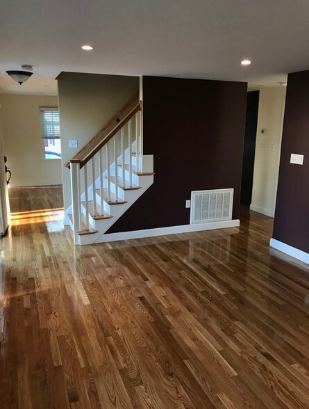 Building Photo - 19 Penniman Ter