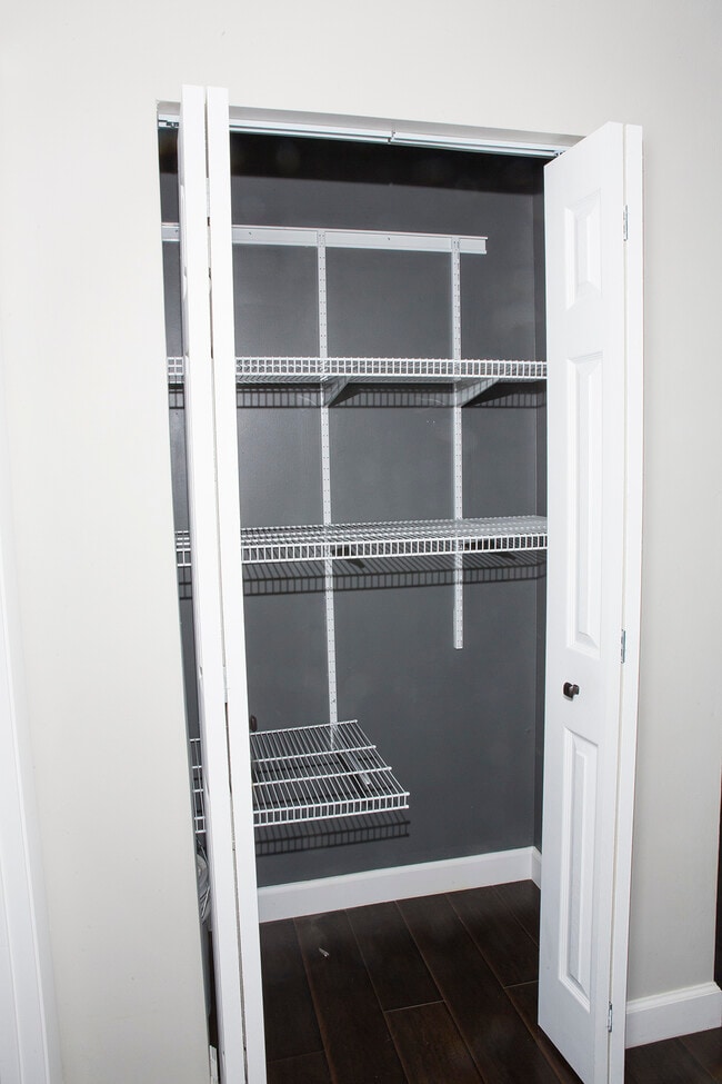 Building Photo - 1931 Tarpon Ct