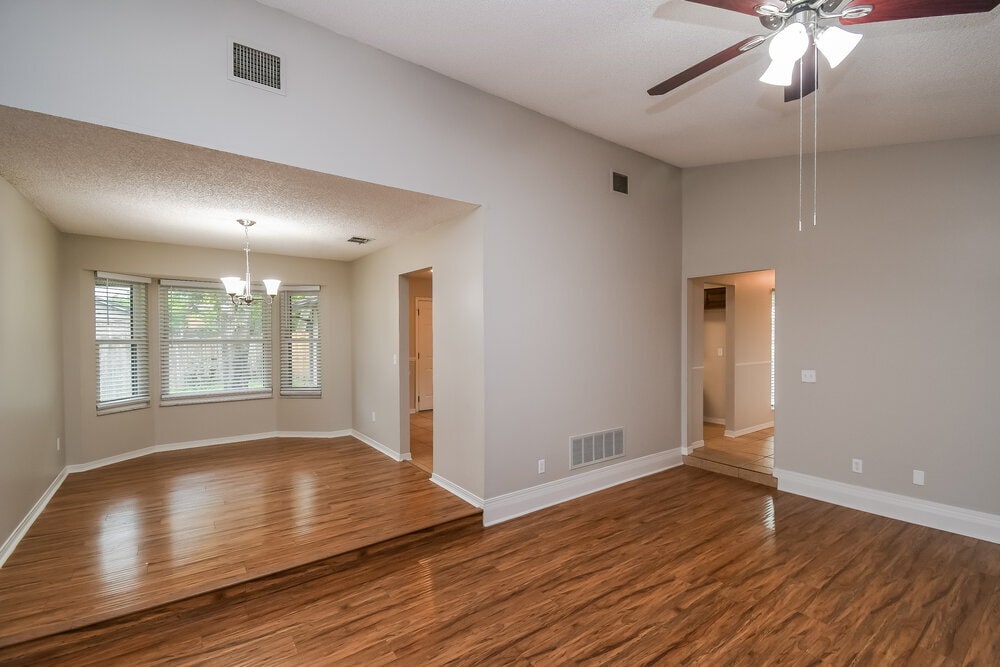 Building Photo - 810 Hardwood St