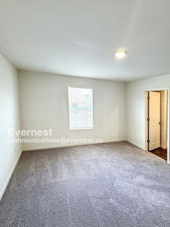 Building Photo - 129 Flowering Cherry St