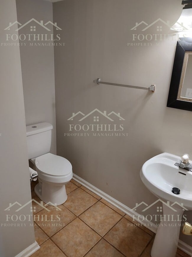 Building Photo - 3-Bedroom Home with Scenic Views in Pendle...