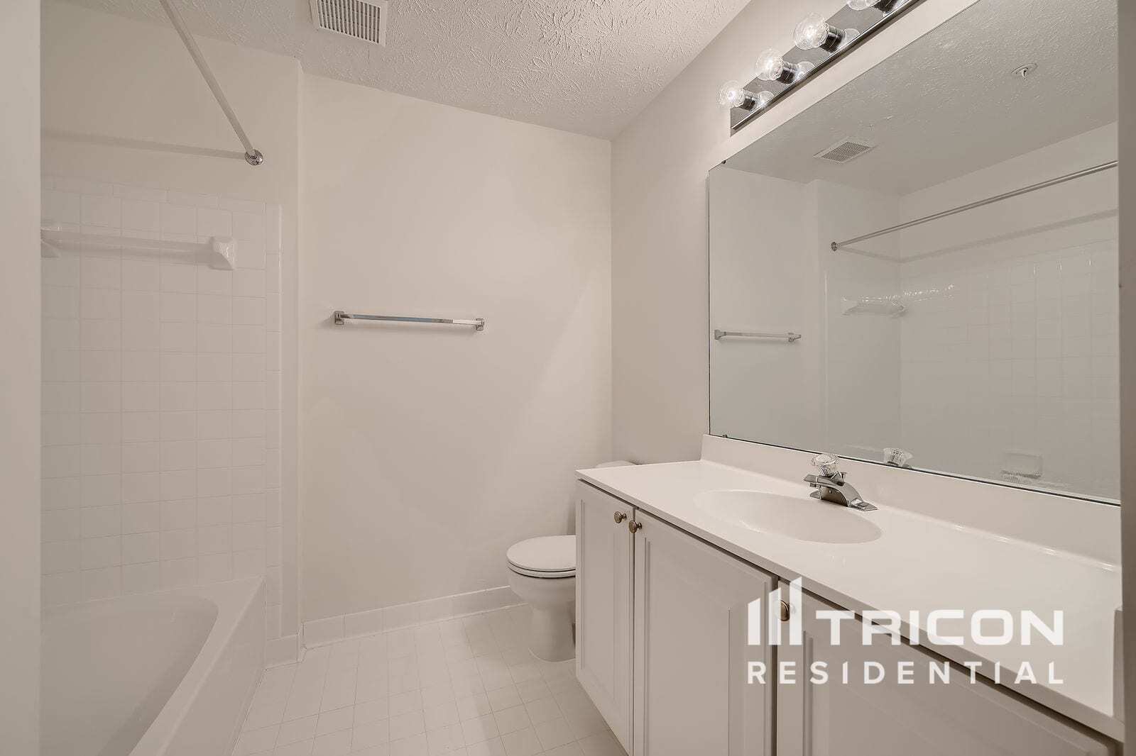 Building Photo - 9851 Bayline Cir