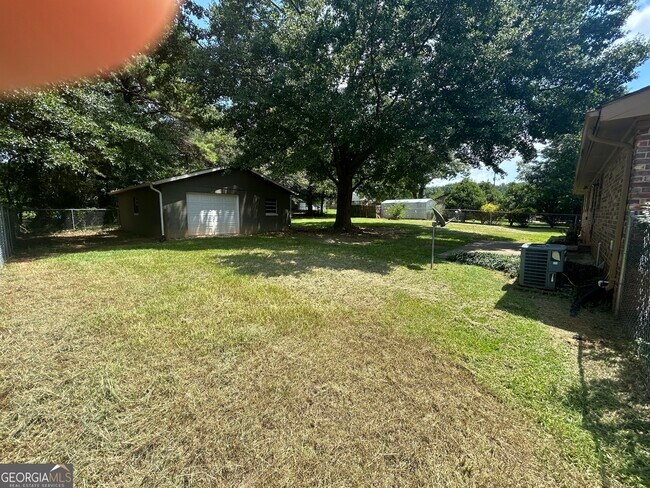 Building Photo - 1020 Tuxedo Ln