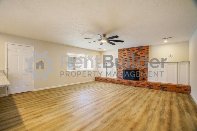 Building Photo - !!!!WOW PRICE INPROVEMENT JUST IN TIME FOR...