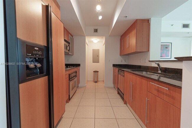 Building Photo - 325 S Biscayne Blvd
