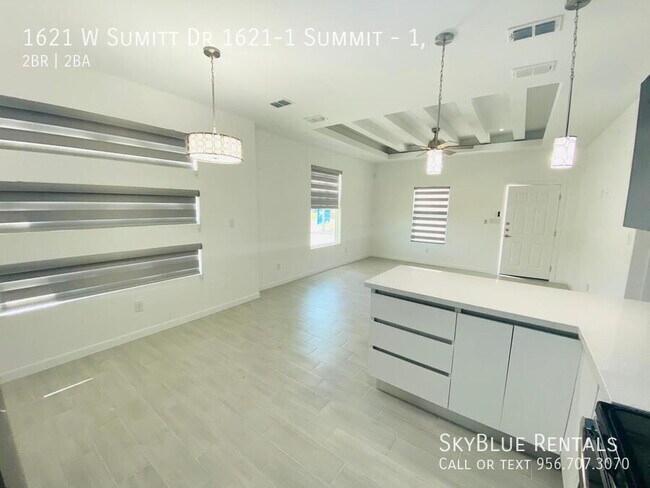 Building Photo - 1621 W Sumitt Dr