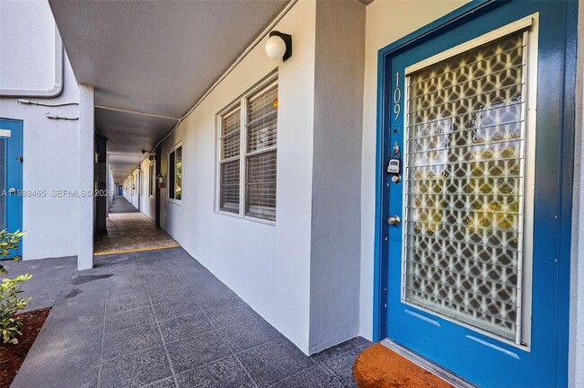 Building Photo - 12500 SW 5th Ct