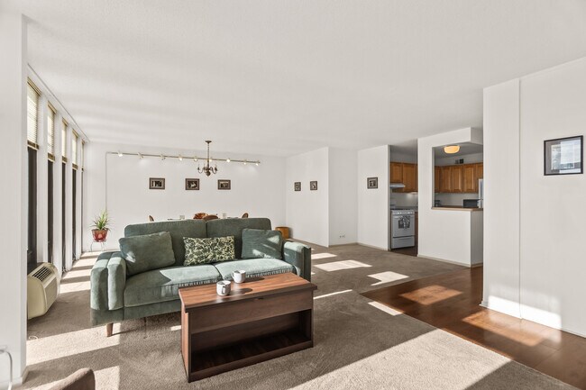 Building Photo - 6700 S South Shore Dr