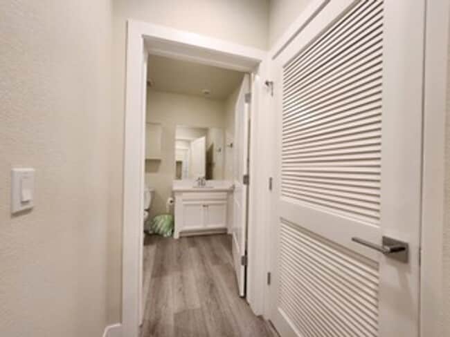 Building Photo - Upscale 2/2 Apartment in The Cannery!-$500...