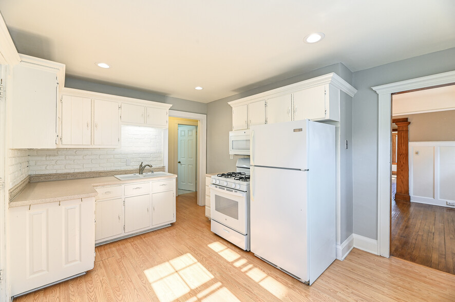 2nd Floor Kitchen02 - 1821 E Olive St