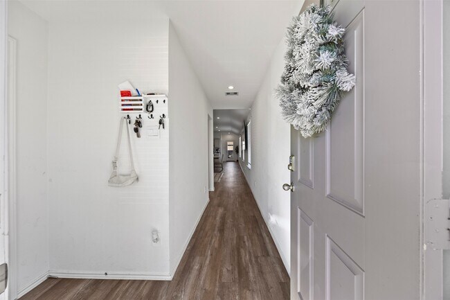 Building Photo - 5455 Desert Gln Dr