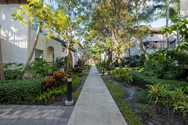 Building Photo - 2969 St Thomas Dr