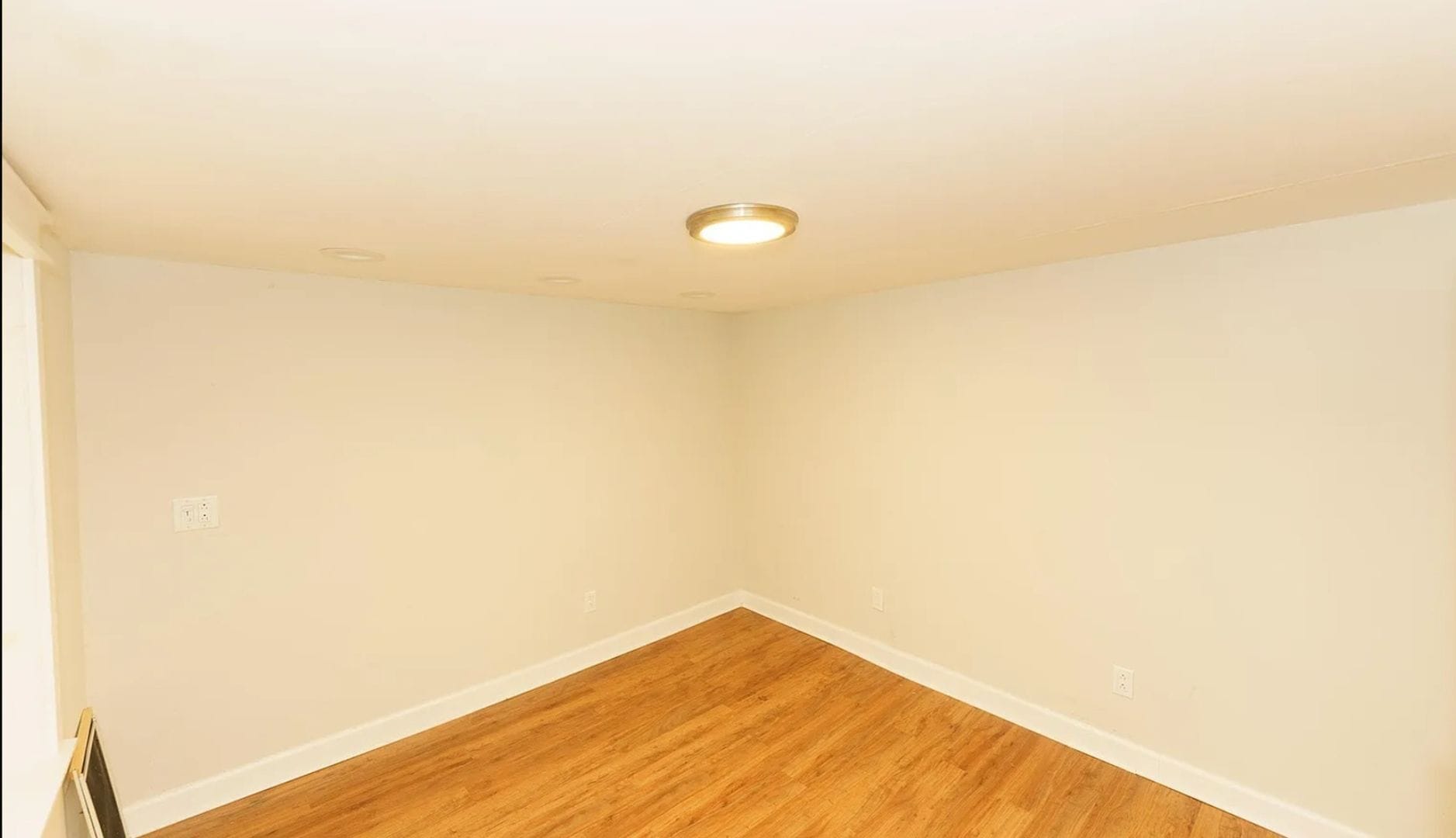 Building Photo - 121 Main St