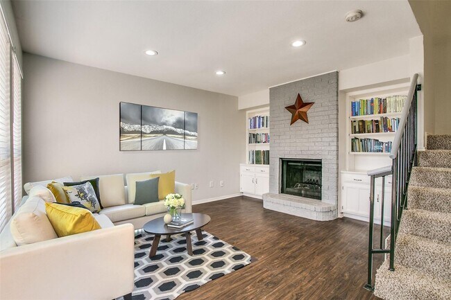 Primary Photo - 2801 Meadow Park Dr