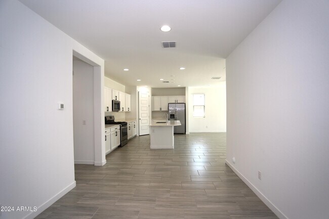 Building Photo - 1651 W Piedmont Rd