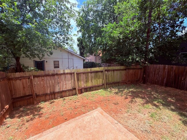 Building Photo - 405 Parkhill Cove