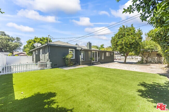 Building Photo - 23046 Leonora Dr