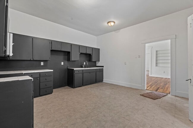 Building Photo - 5218 Elm St