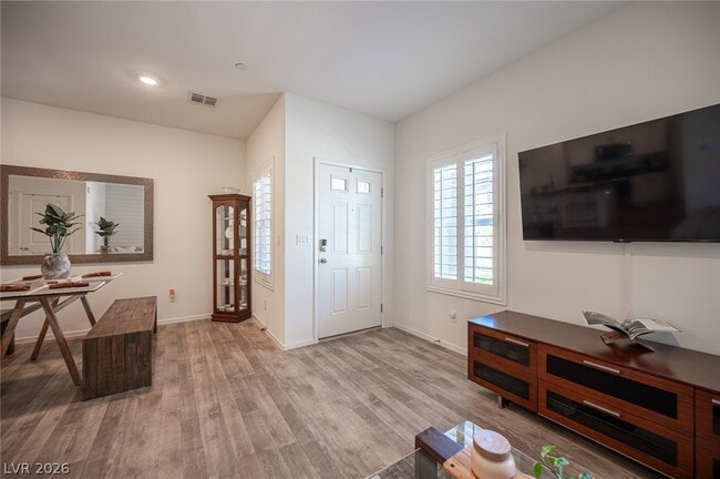 Building Photo - 530 Gloster Ave