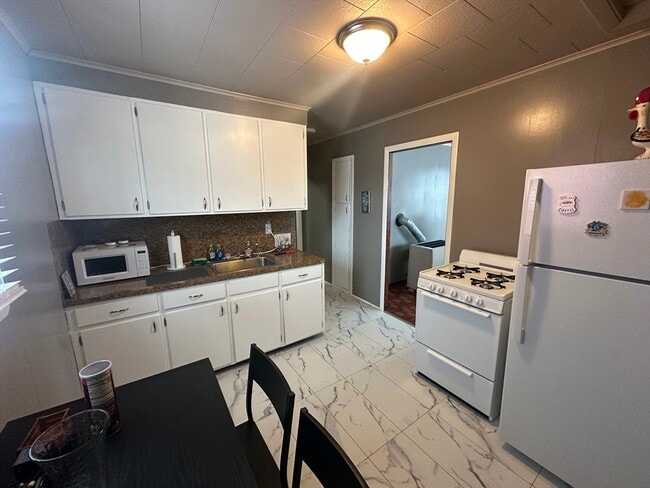 Building Photo - 207 Morgan St