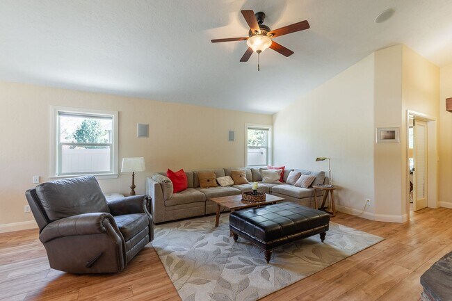Building Photo - Beautiful Home in the Heart of Eagle