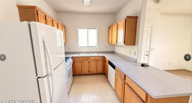 Building Photo - 5655 E Sahara Ave