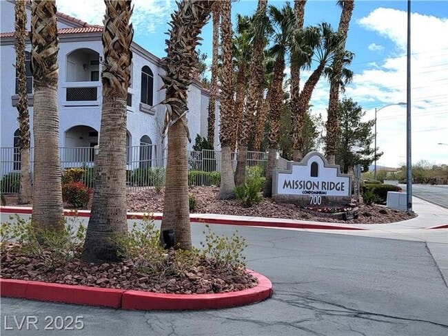 Building Photo - MISSION RIDGE SECOND-FLOOR CONDO!!