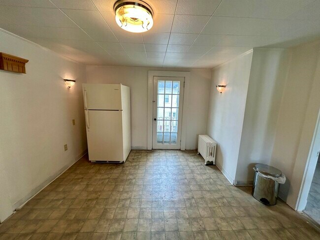 Building Photo - 61 Silver St