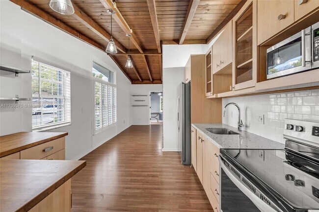 Building Photo - 6292 SW 31st St