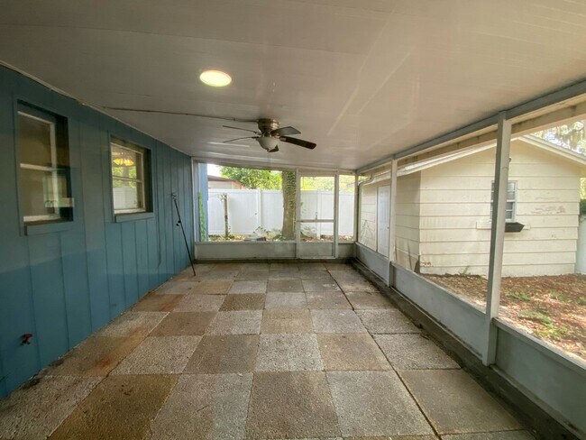Building Photo - 3 Bedroom Home for Rent in Tampa!