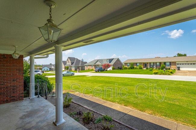 Building Photo - 8140 Holly Crest Dr