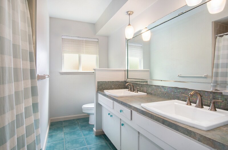 Building Photo - 614 Bendwood Dr