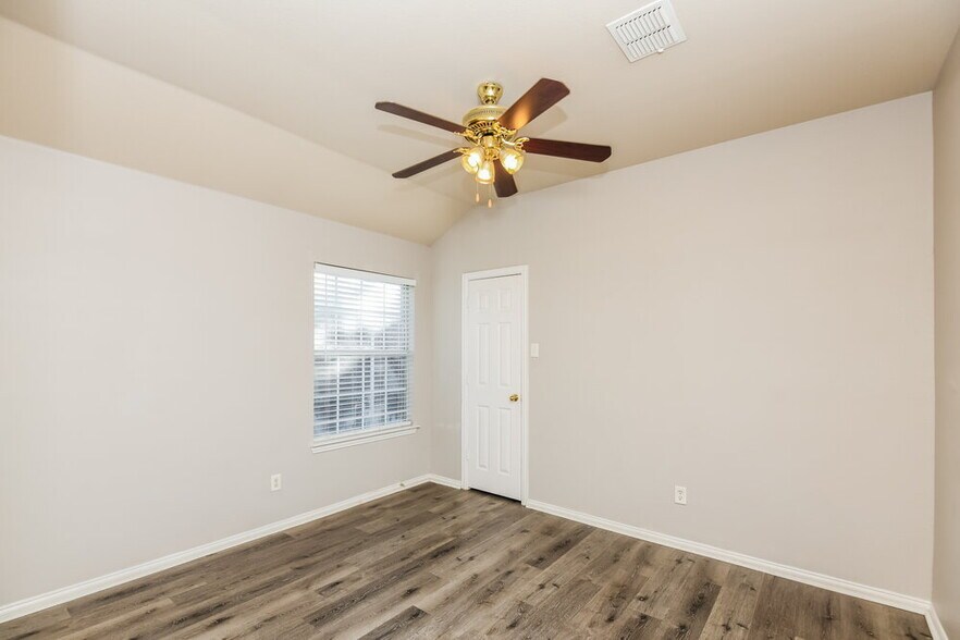 Building Photo - 1100 Hillwood Dr