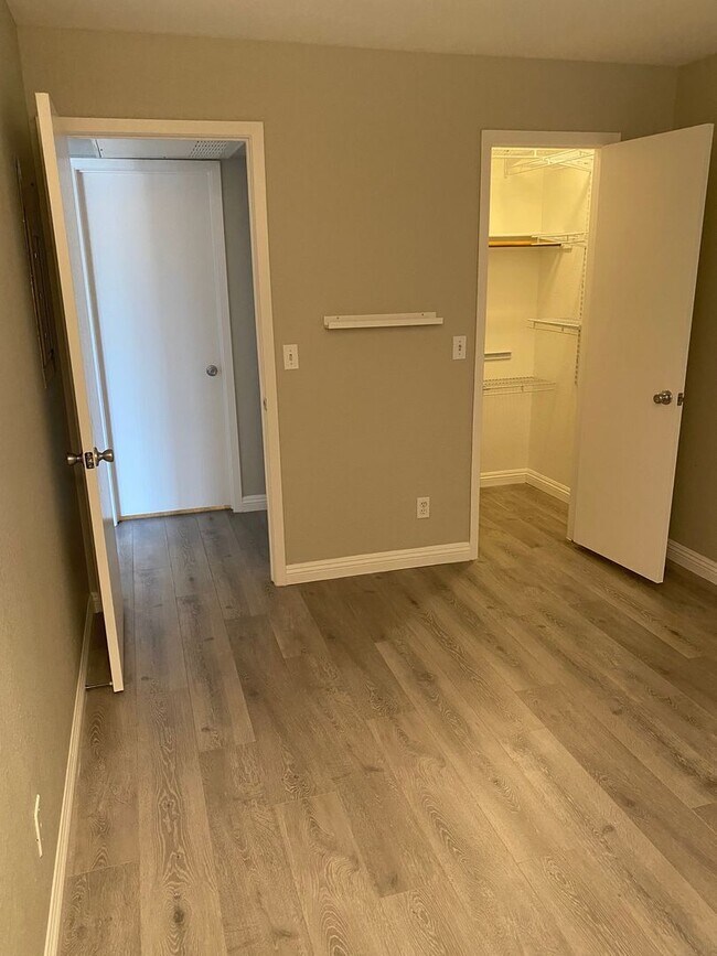 Building Photo - AMERICANA Property Mgmt - 1 bed Condo in Gated Community near The Strip