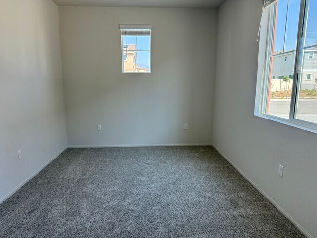 Building Photo - Brand New Luxury 2 story Home