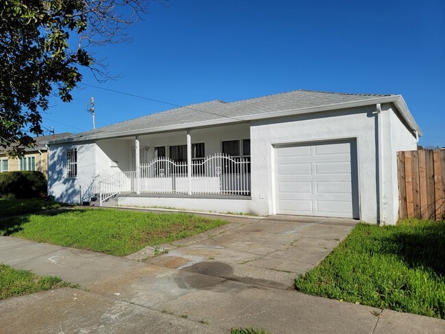 Building Photo - 215 Odessa Ave