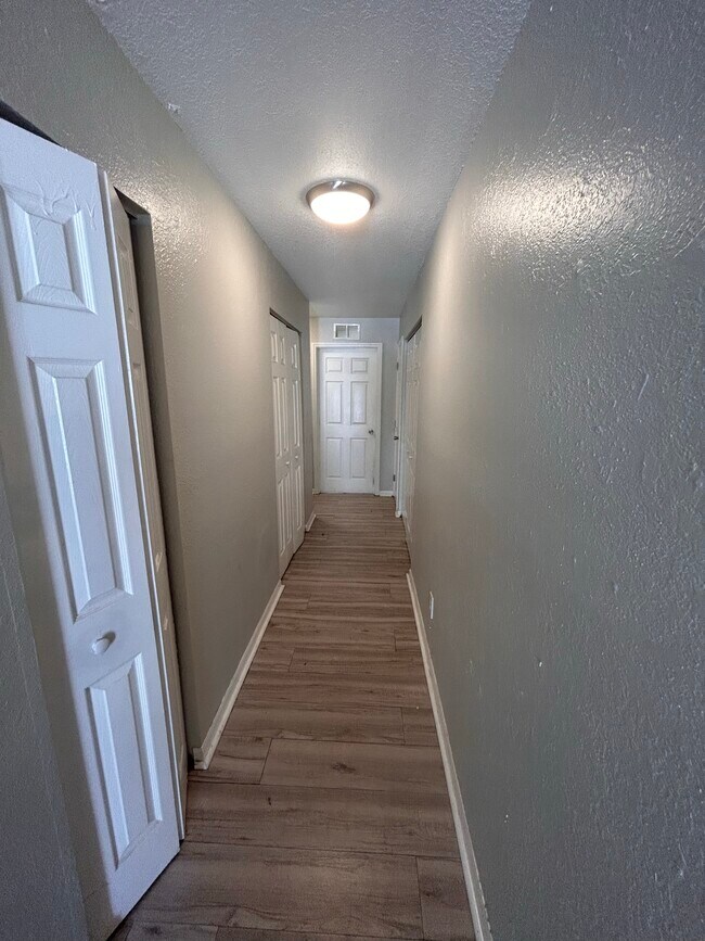 Building Photo - Quail Run Duplex