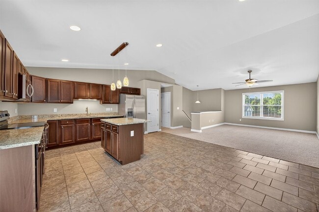 Building Photo - 303 Shadow Trace Dr