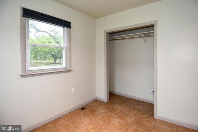 Building Photo - 366 Winmeyer Ave