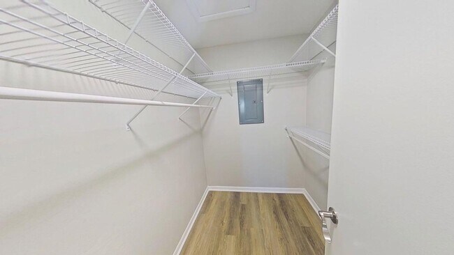 Building Photo - 2-bedroom 2-bathroom Top Corner Unit Condo