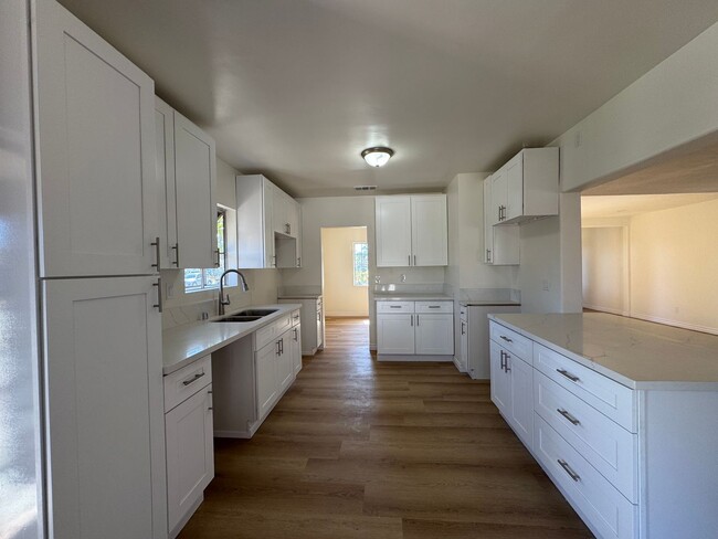 Building Photo - Single Family 3bd 2ba + Office Space
