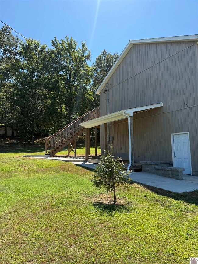 Building Photo - 45 Willow Dr