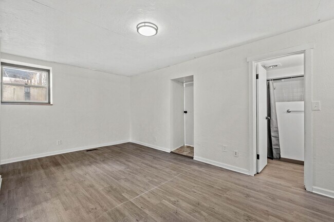 Building Photo - 1653 Suburban Ave