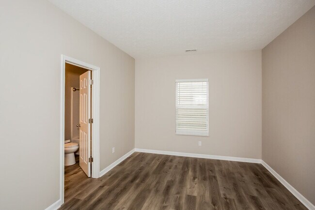 Building Photo - 573 Farnham Dr