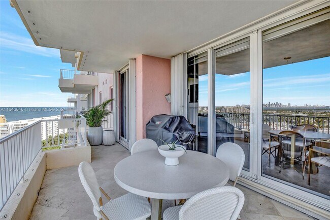 Building Photo - 781 Crandon Blvd